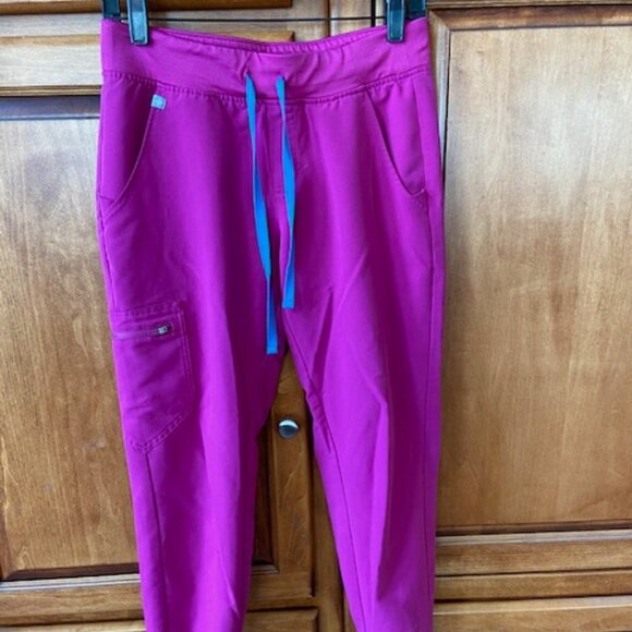 FIGS Scrubs Limited-Edition Zamora Jogger in Raspberry Sorbet S/P Retail $48 - Picture 2 of 6